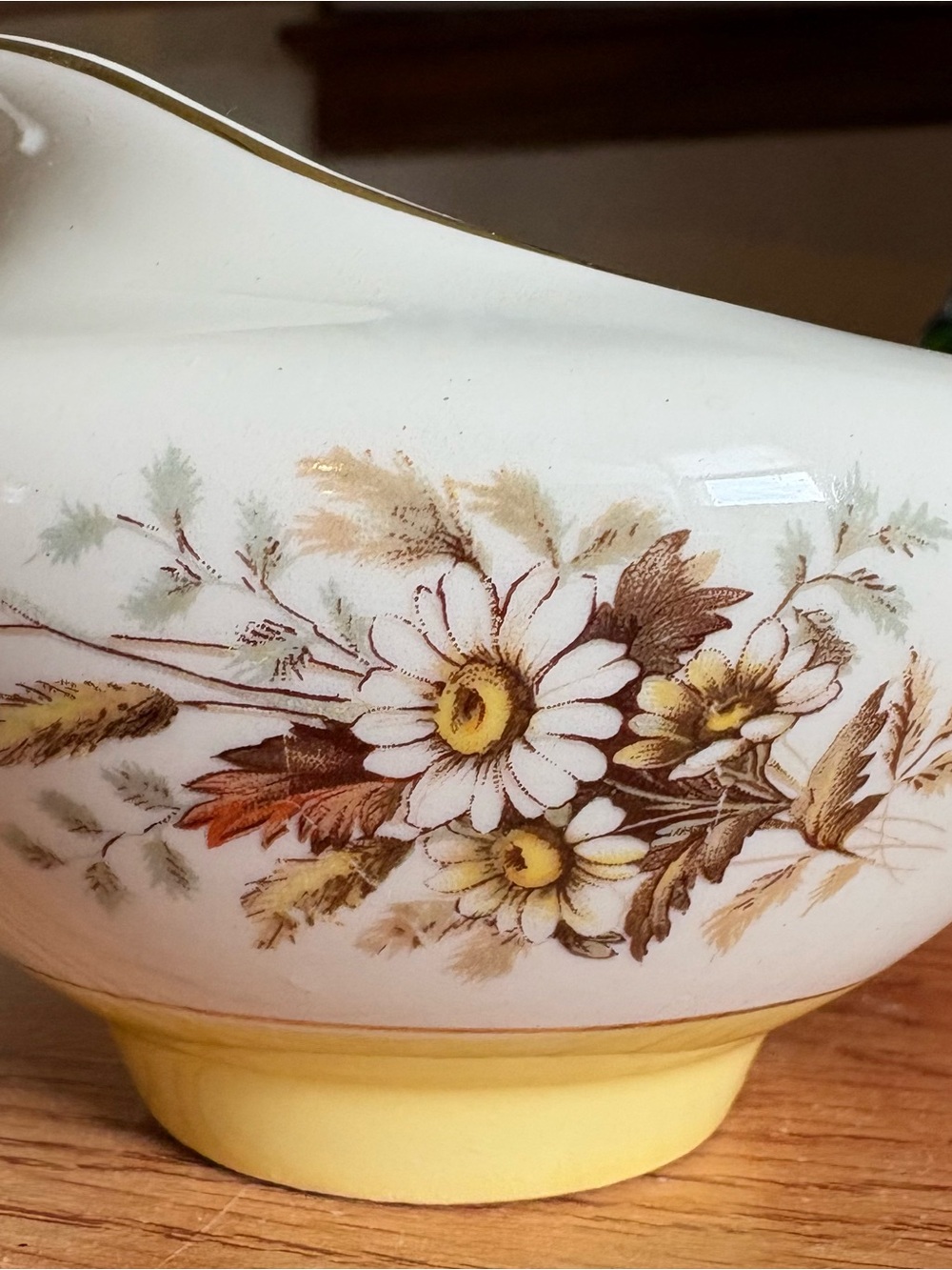 Vintage Floral Creamer and Sugar Set in Yellow and Brown - Picture 2 of 4